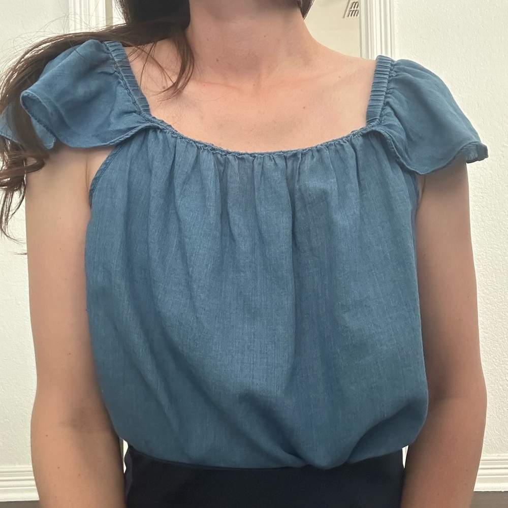 Madewell size M flutter sleeve chambray blouse